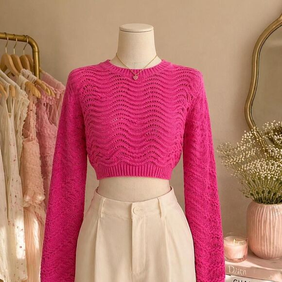 Source Unknown Sweaters - NYC Knit sweater in hot pink with flare sleeves size L
